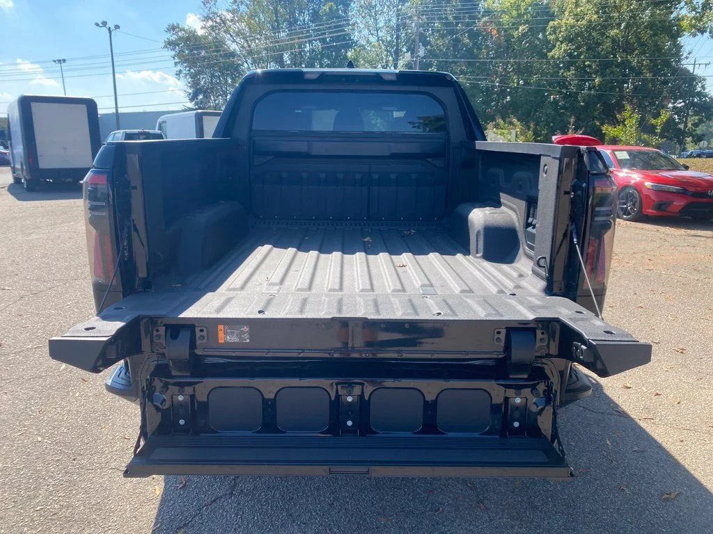 Used 2025 Onyx Black GMC Max Range Denali image 39