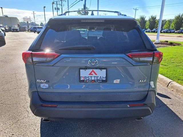 Certified Used 2020  Toyota XLE Premium image 9