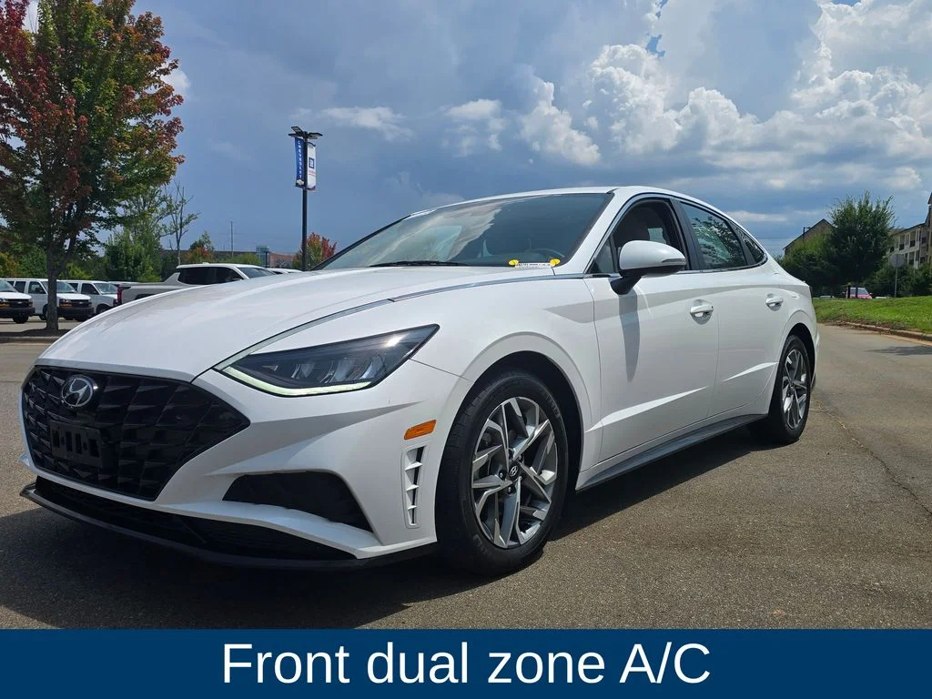 Used 2023 White Hyundai SEL image 8
