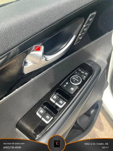 Used 2020 Silver Kia SX Sport Utility 4D image 25
