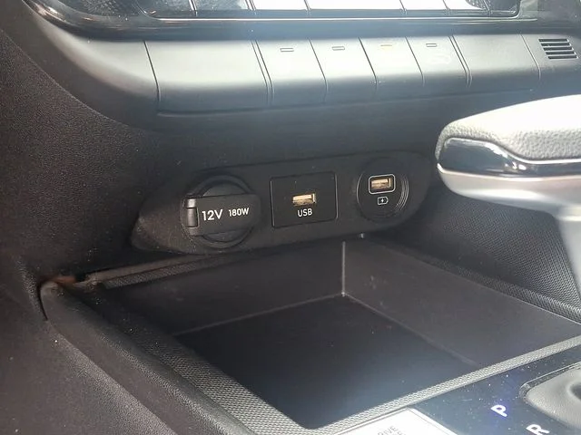Used 2022 Black Hyundai SEL image 26