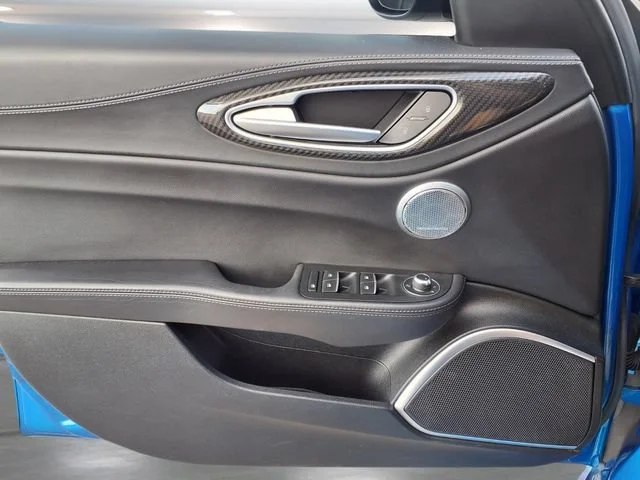 Used 2018  Alfa Romeo  image 15