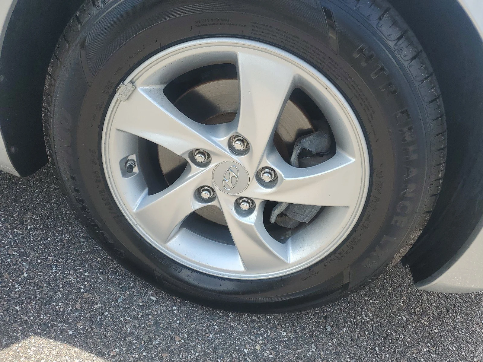 Used 2014 Radiant Silver Hyundai SE image 4