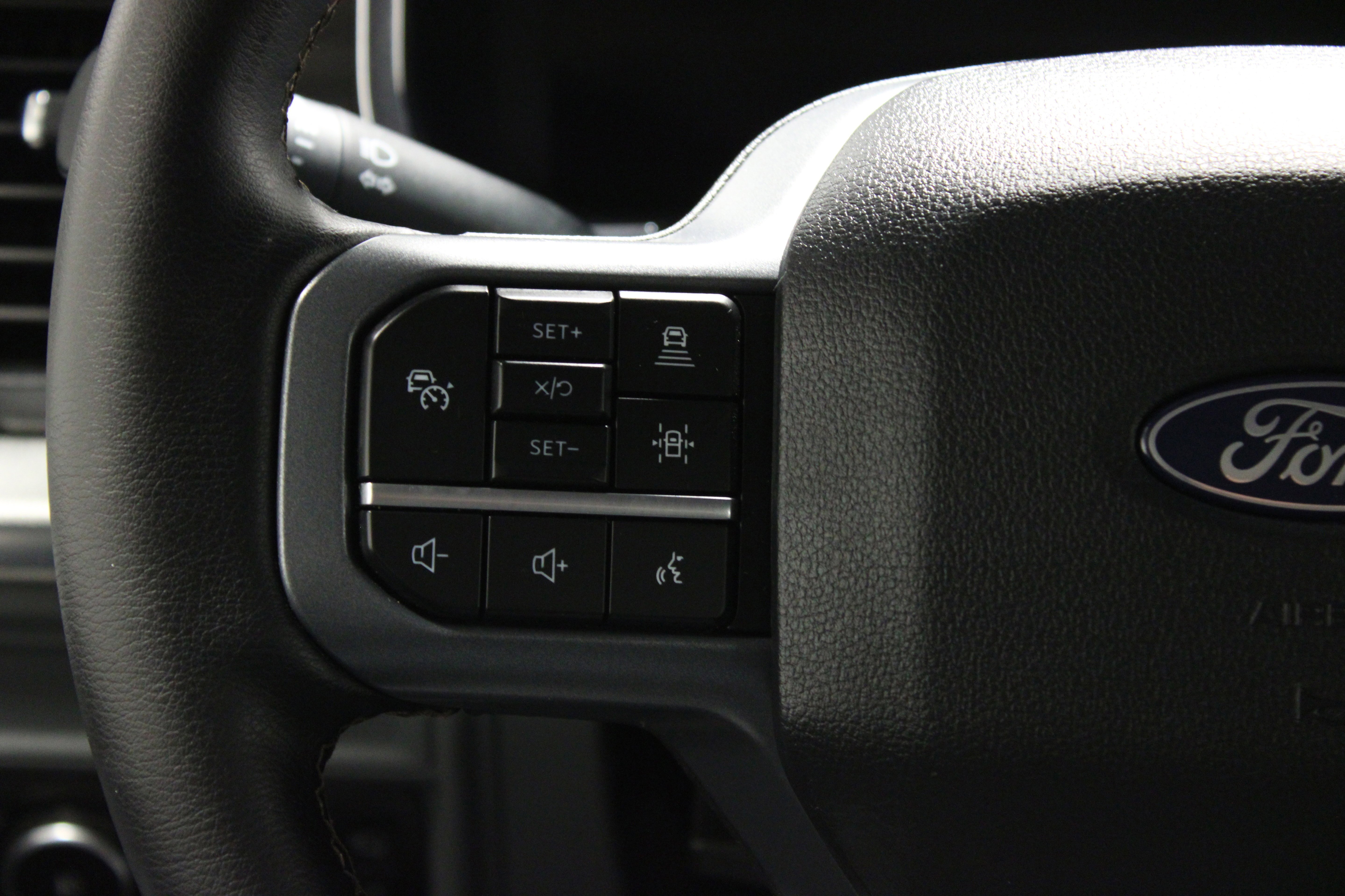 Used 2025 Antimatter Blue Metallic Ford LARIAT image 24