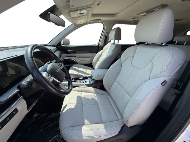 Used 2023 White Kia EX image 10
