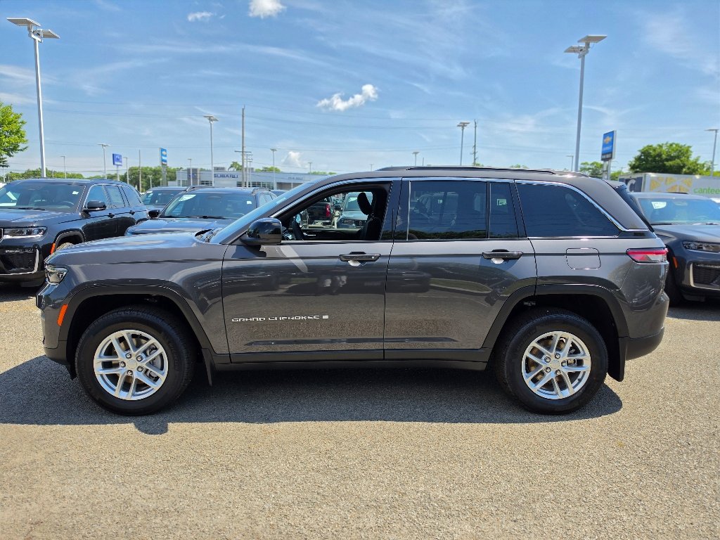 New 2026 Baltic Gray Metallic Clear-Coat Exterior Paint Jeep Laredo X image 8