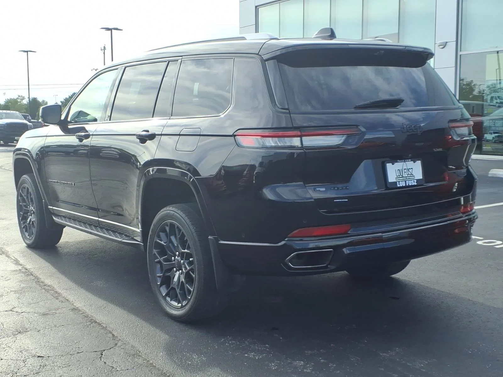 Used 2023 Diamond Black Crystal Pearlcoat Jeep Summit Reserve image 5