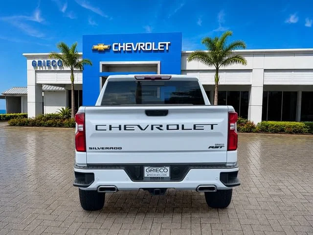 New 2026 Summit White Chevrolet RST image 4