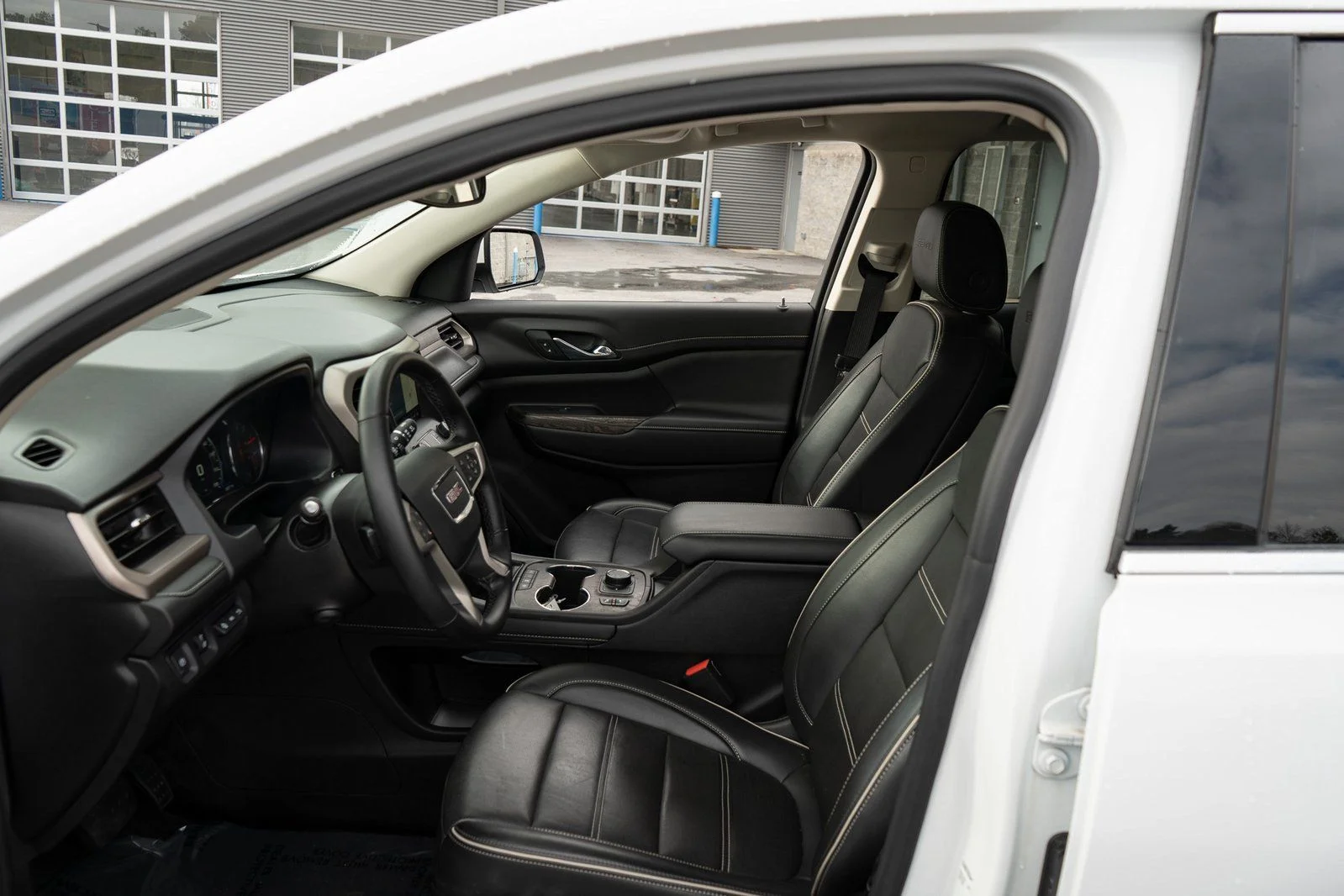 Used 2023 White GMC Denali image 14
