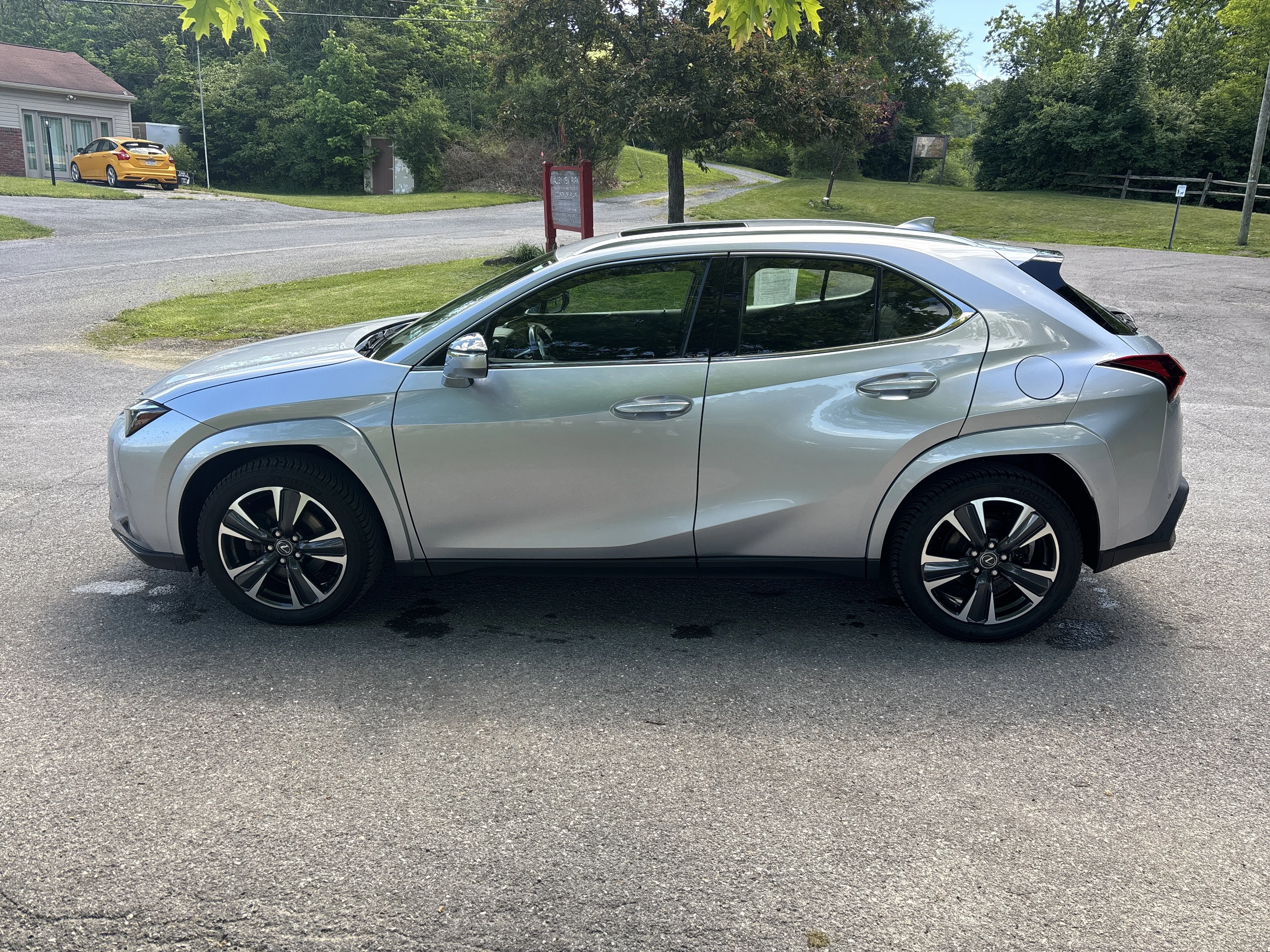 Used 2024 Iridium Lexus UX 250h Premium image 7