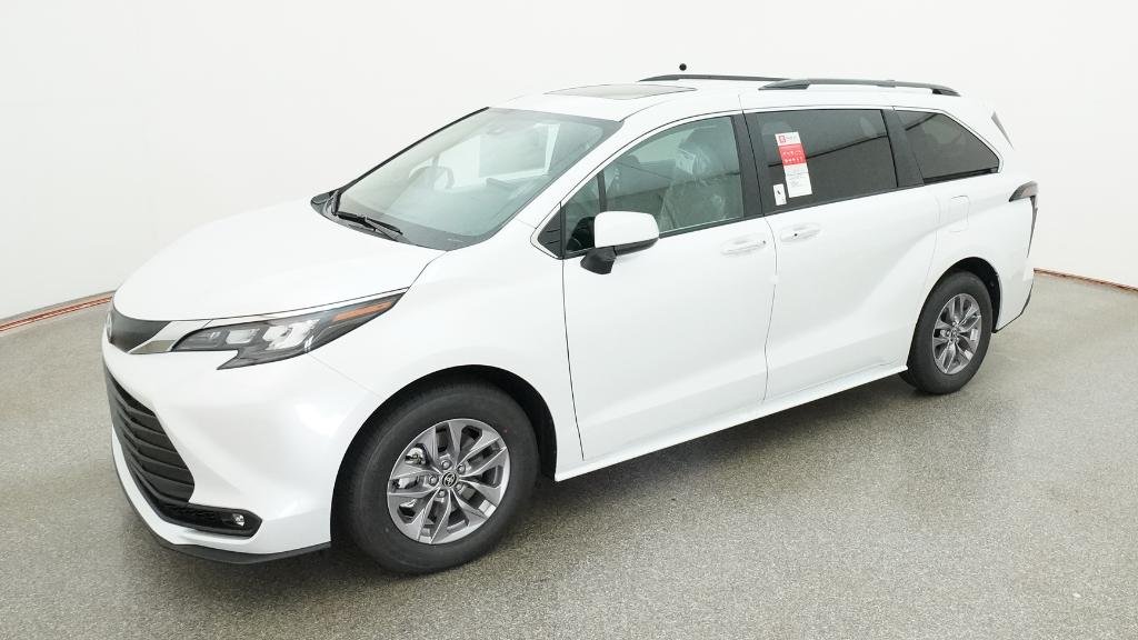 2026 Toyota Sienna XLE 8-Passenger Hybrid FWD's photo