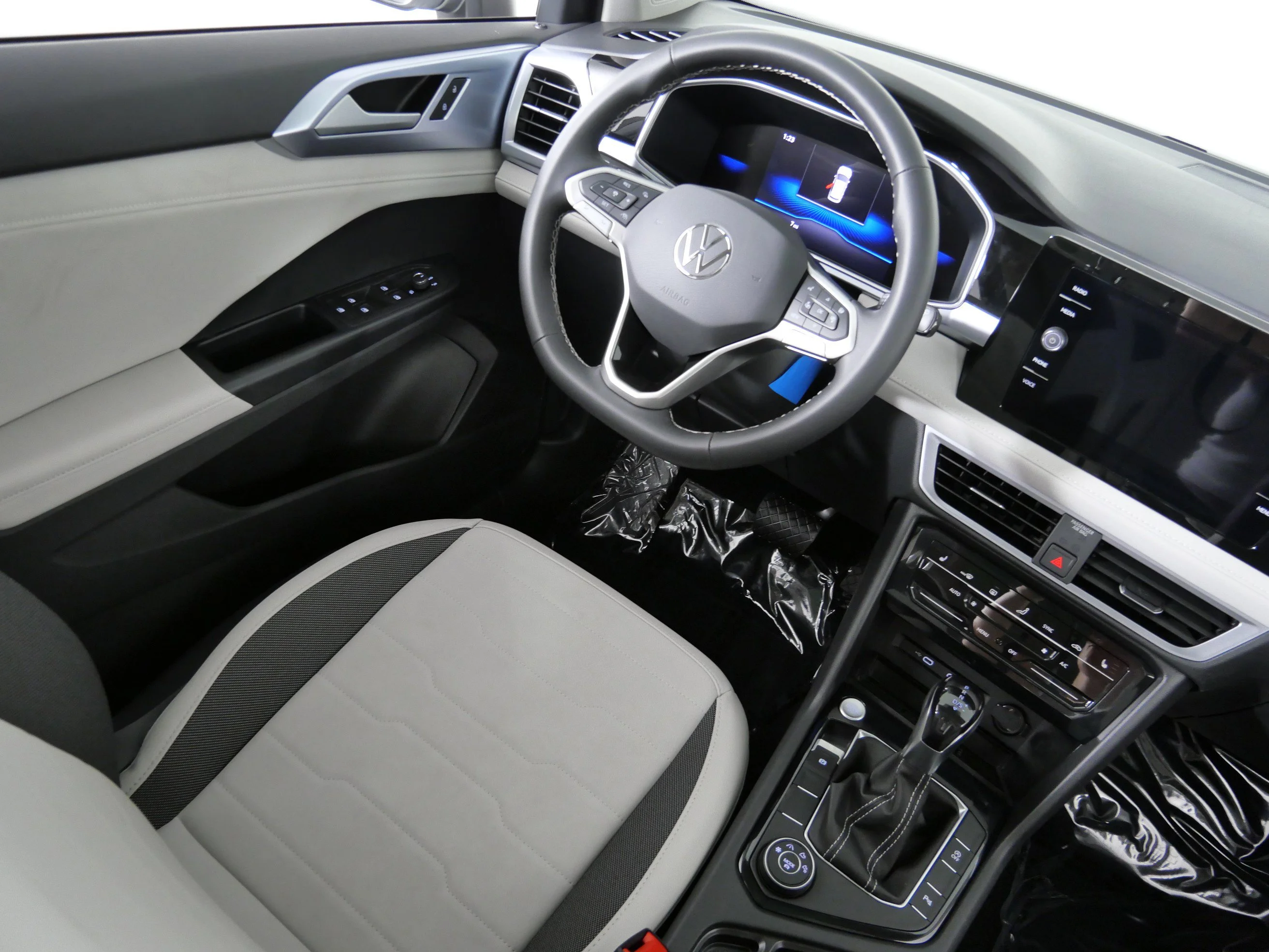 New 2026 Pure White Volkswagen SE image 9