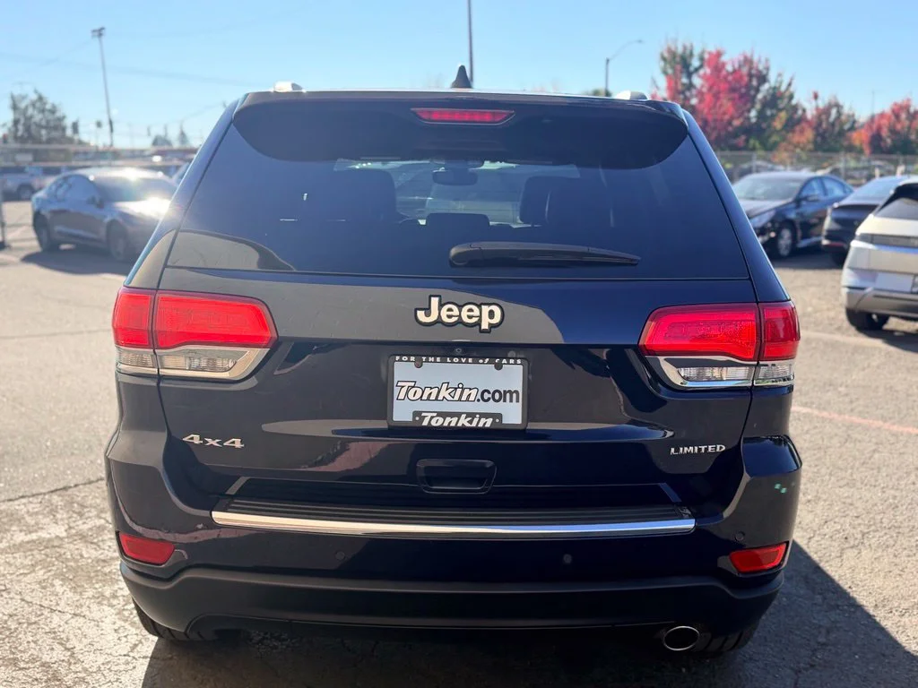 Used 2018 True Blue Pearlcoat Jeep Limited image 7