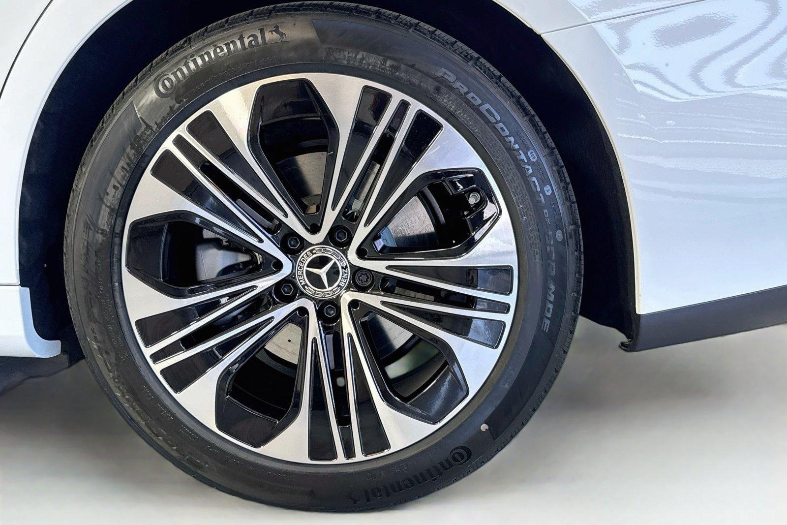 New 2026 Manufaktur Moonlight White Metallic Mercedes-Benz E 350 image 29