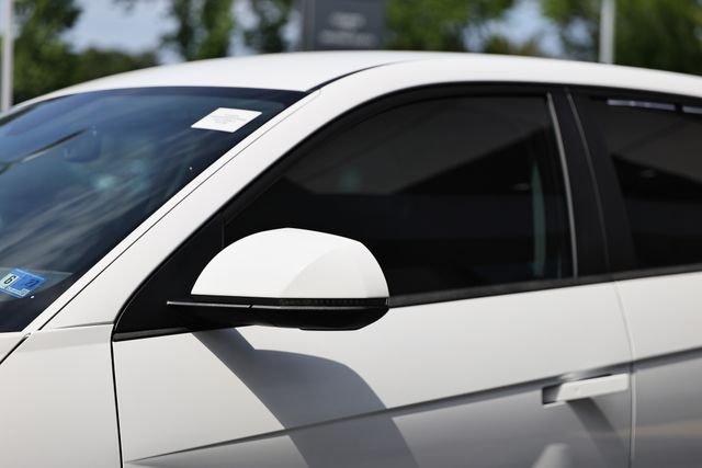 Used 2023 Atlas White Hyundai SEL image 11