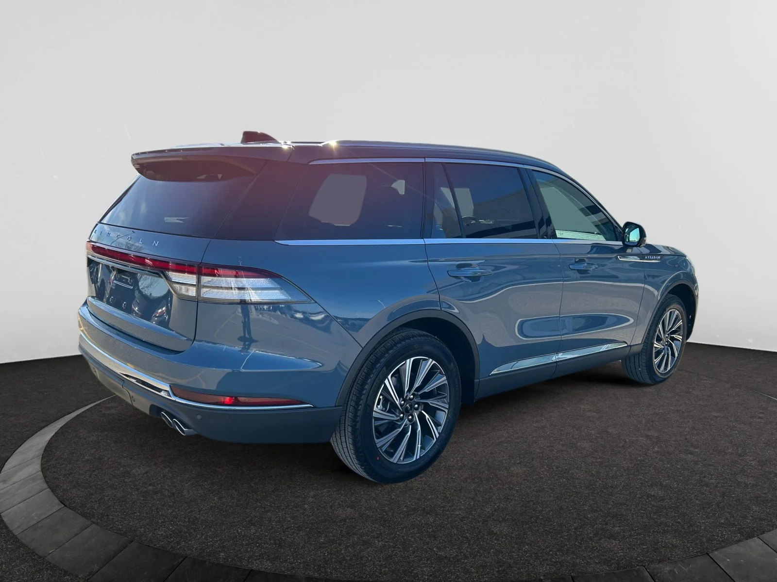 New 2026 Whisper Blue Metallic Clearcoat Lincoln Premiere image 5