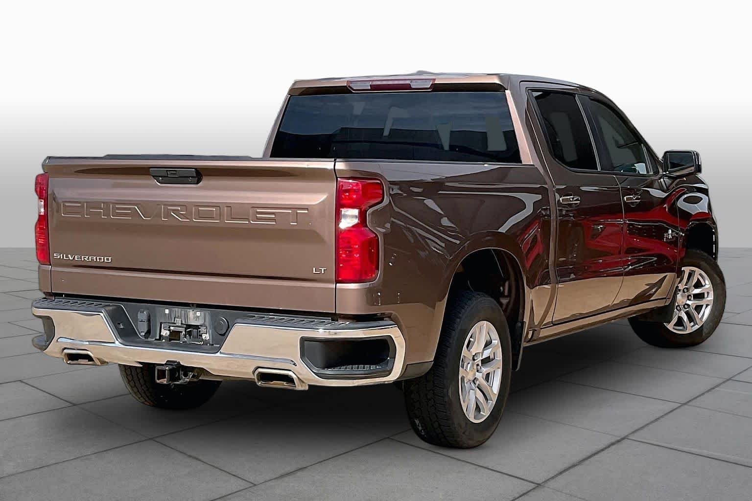 Used 2019 Oakwood Metallic Chevrolet LT image 14