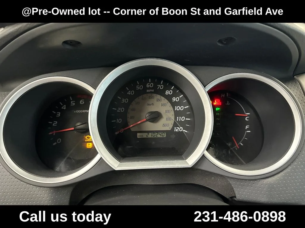 Used 2009 Silver Toyota Base image 23