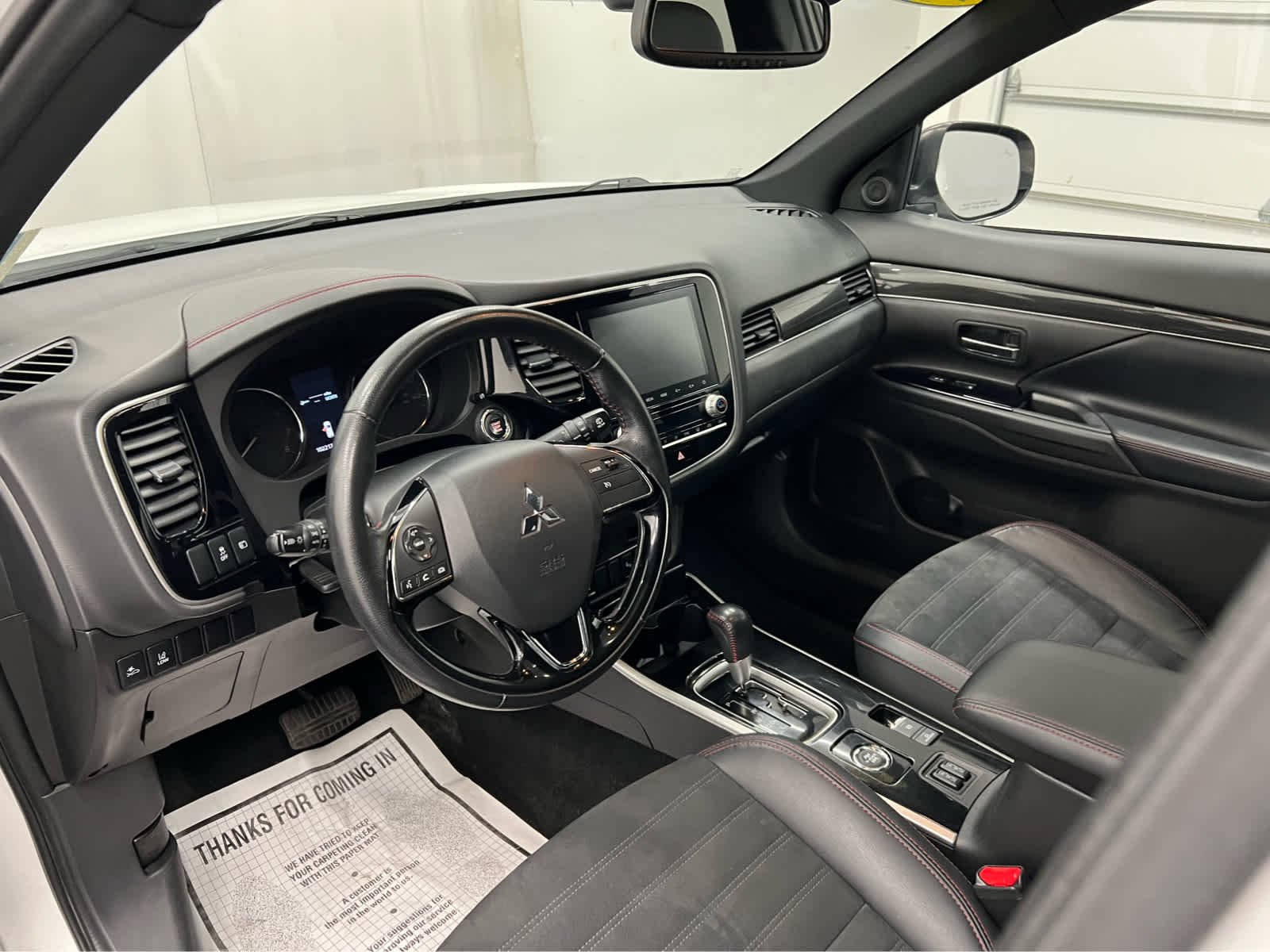Used 2020 Pearl White Mitsubishi LE image 10