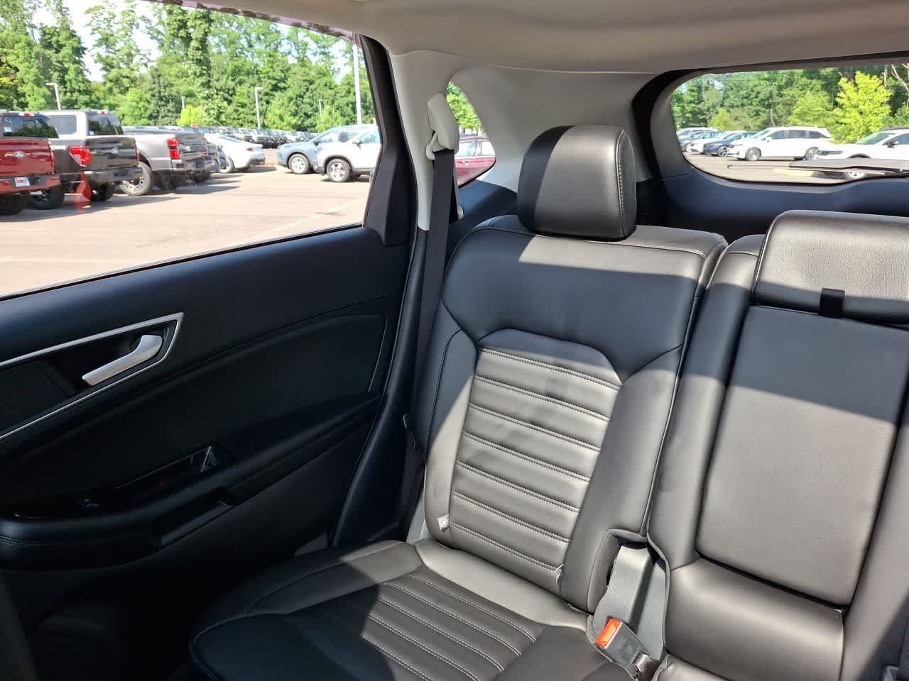 Used 2020 Magnetic Metallic Ford SEL image 12