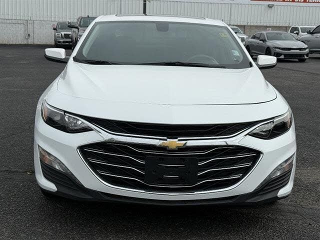 Used 2022 White Chevrolet LT image 3