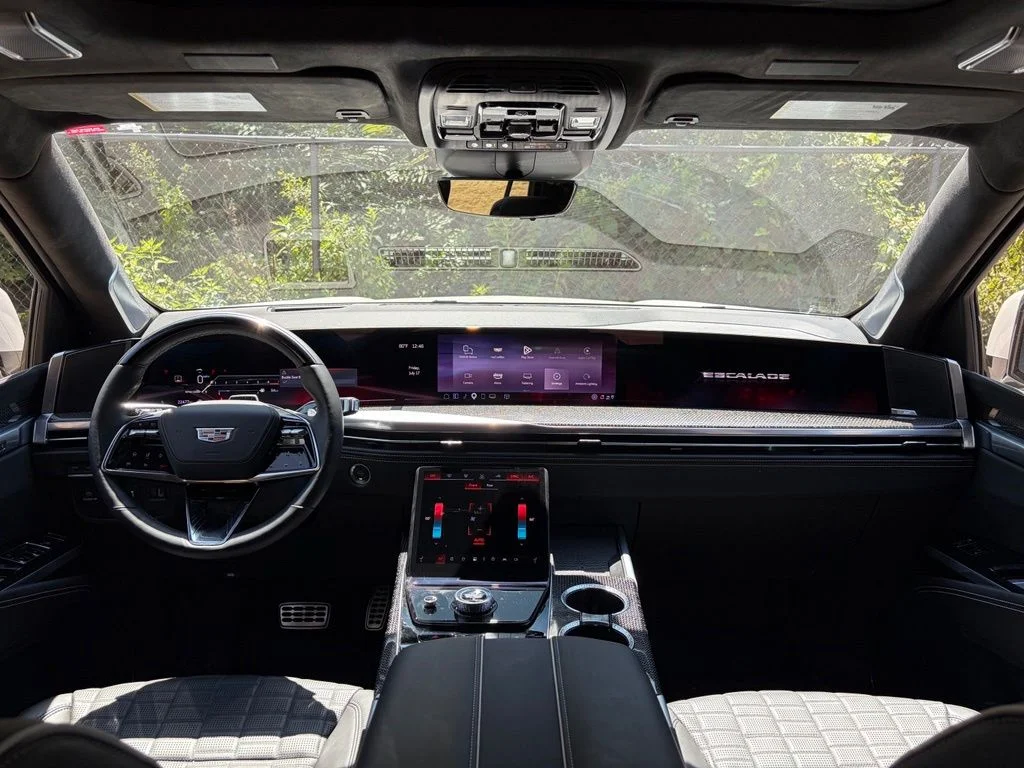 Used 2025 White Cadillac V-Series image 22