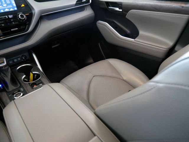 Used 2021 Midnight Black Metallic Toyota Platinum image 14