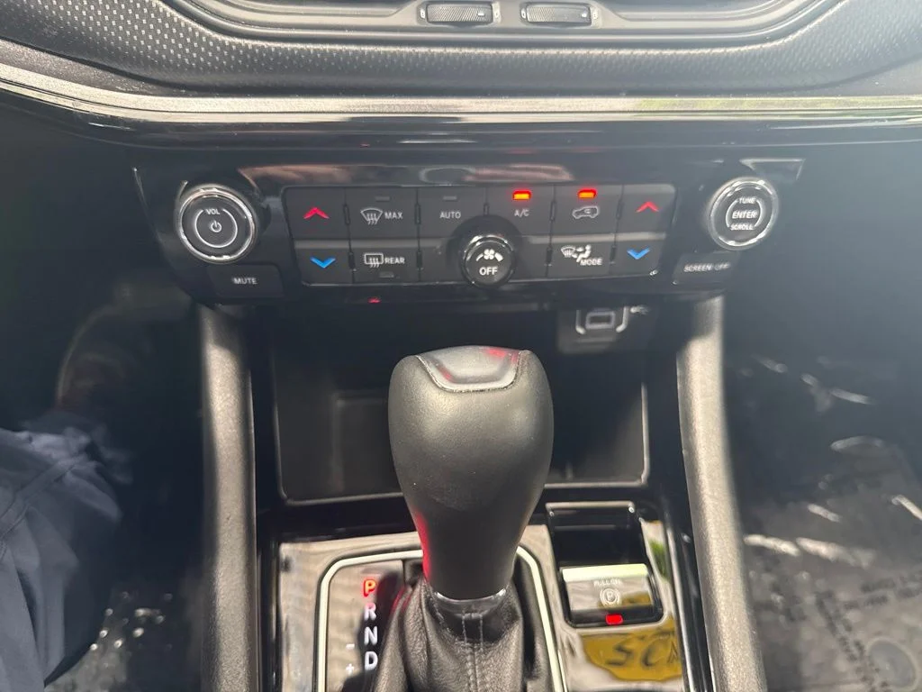 Used 2025 Black Jeep Latitude image 18