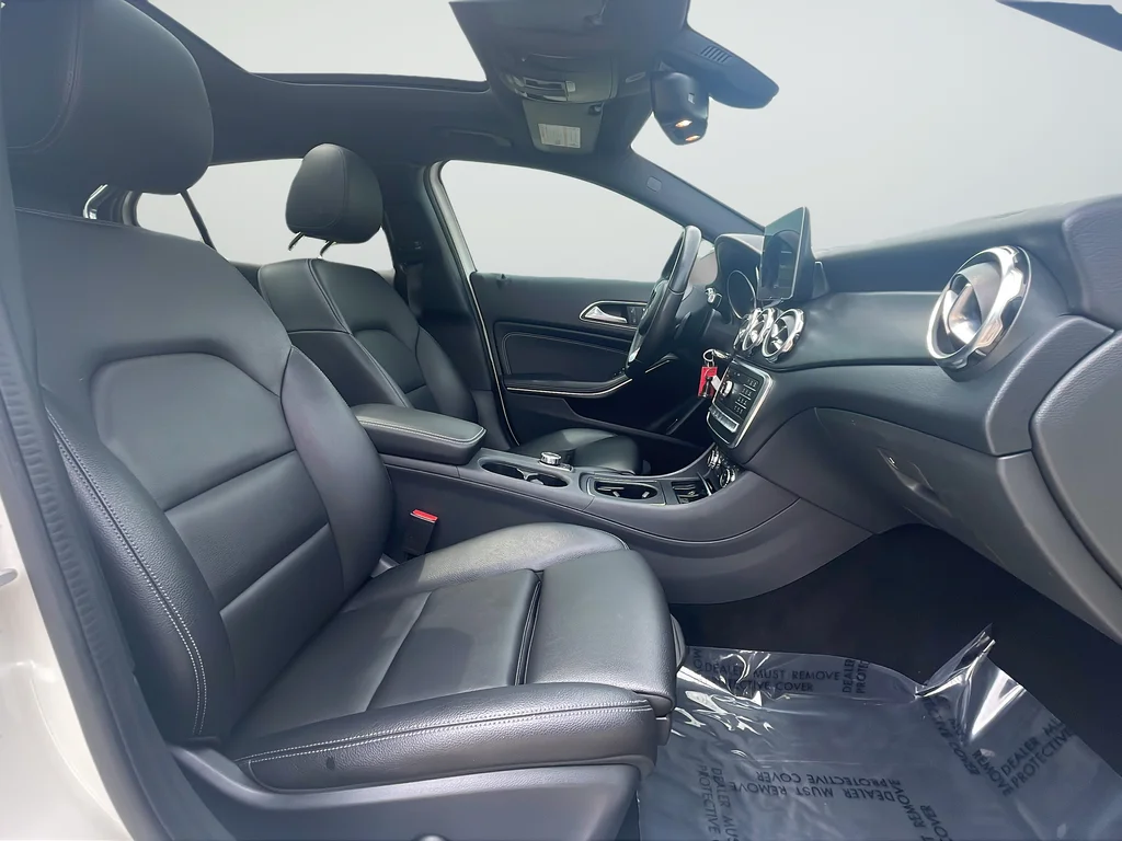 Used 2018 White Mercedes-Benz GLA 250 image 15