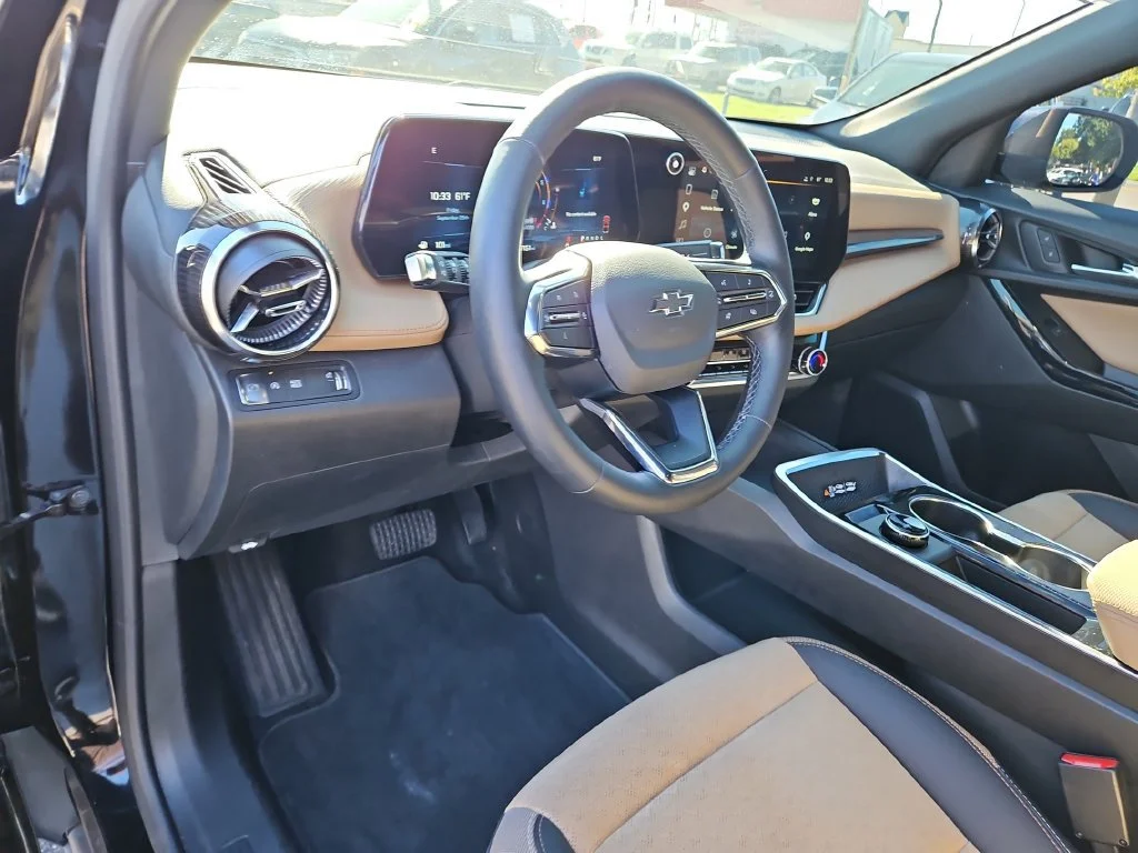 Used 2025 Mosaic Black Metallic Chevrolet ACTIV image 22