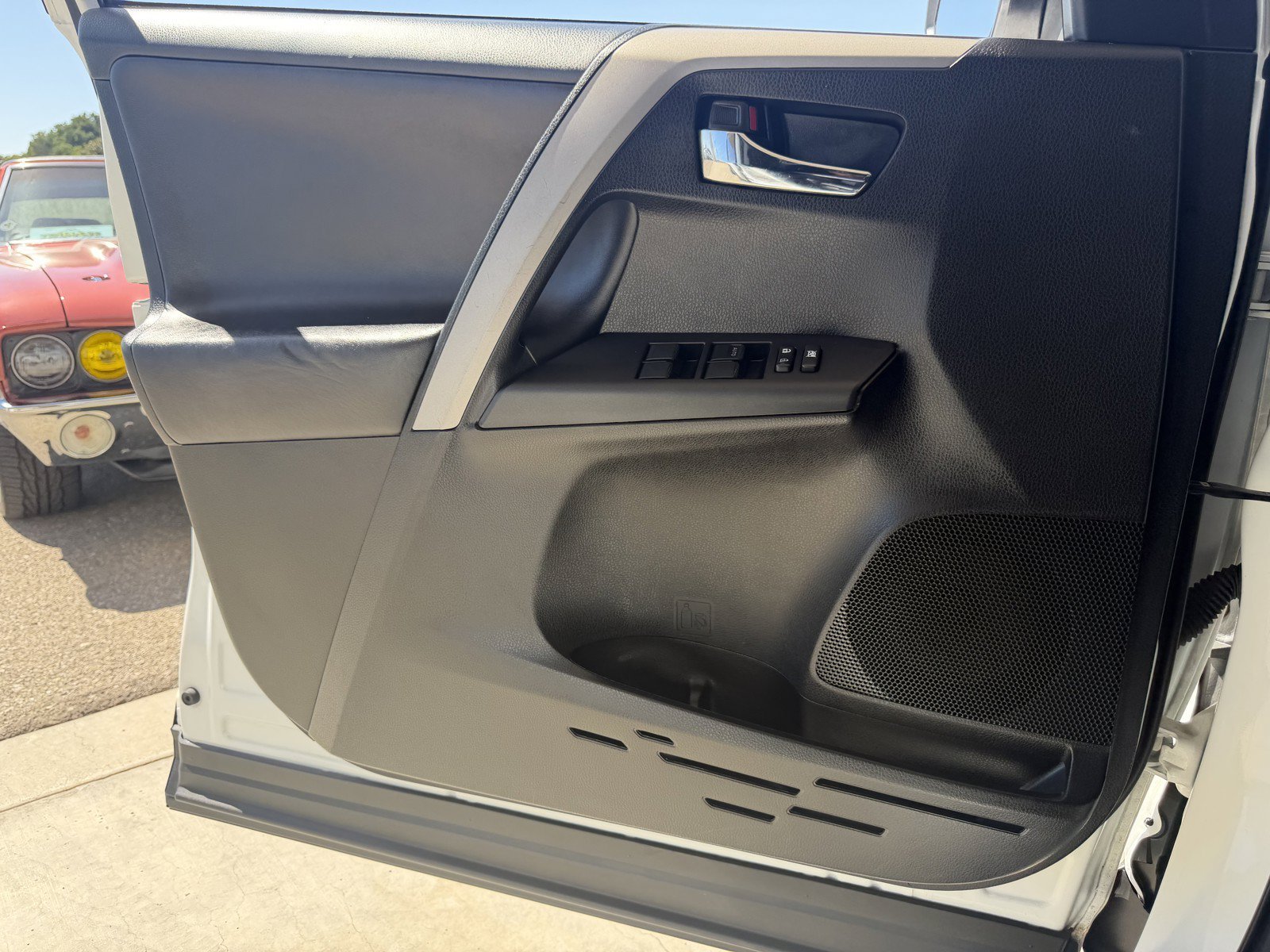 Used 2017 Super White Toyota XLE image 17