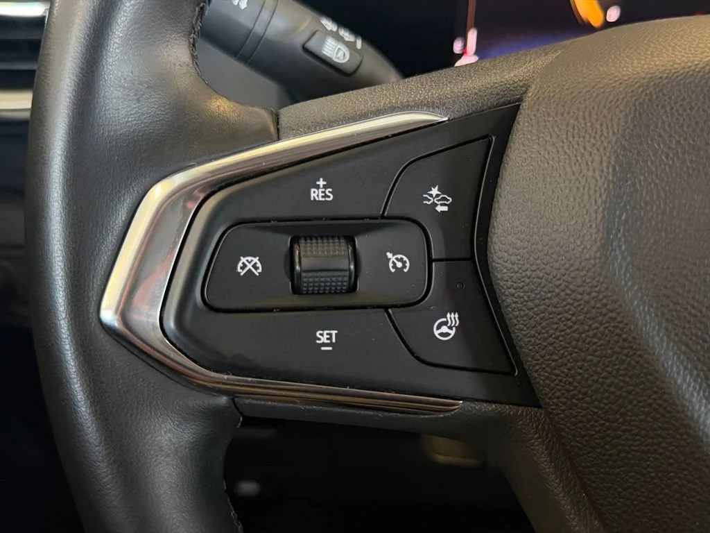 Used 2024 Summit White Chevrolet LT image 29