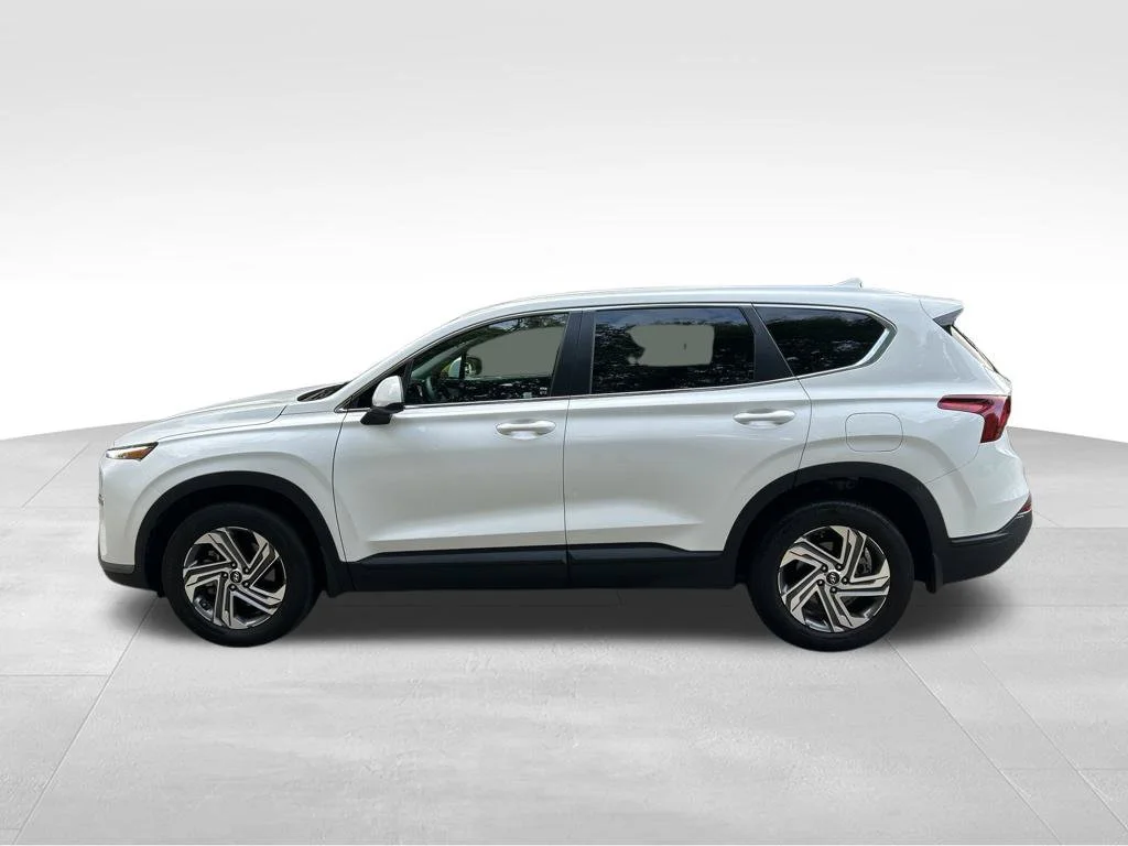 Used 2023 White Hyundai SE image 2
