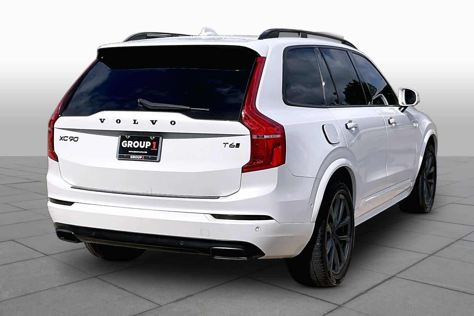 Used 2019 Crystal White Pearl Metallic Volvo Momentum image 13