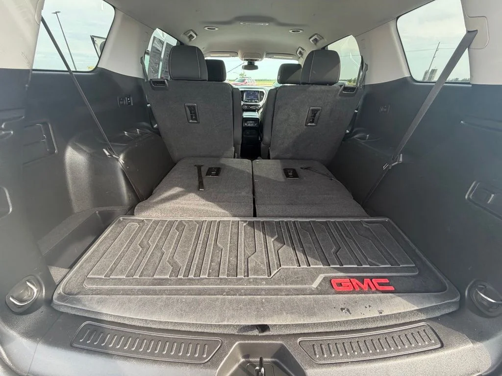Used 2023 White GMC SLE image 28