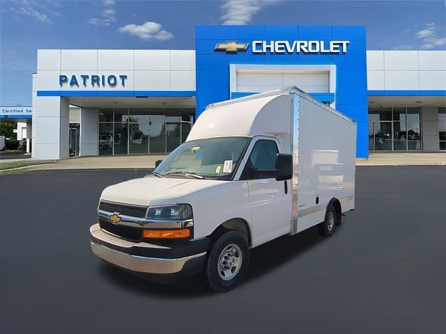 New 2025 Summit White Chevrolet 1WT image 7