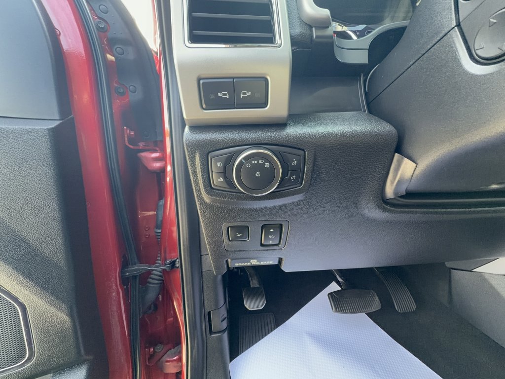 Used 2020 Rapid Red Metallic Tinted Clearcoat Ford Lariat image 13