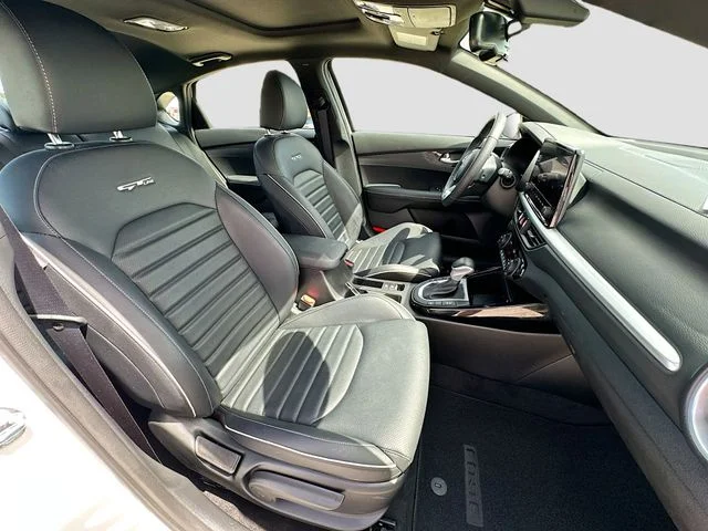 Used 2023 White Kia GT-Line image 28