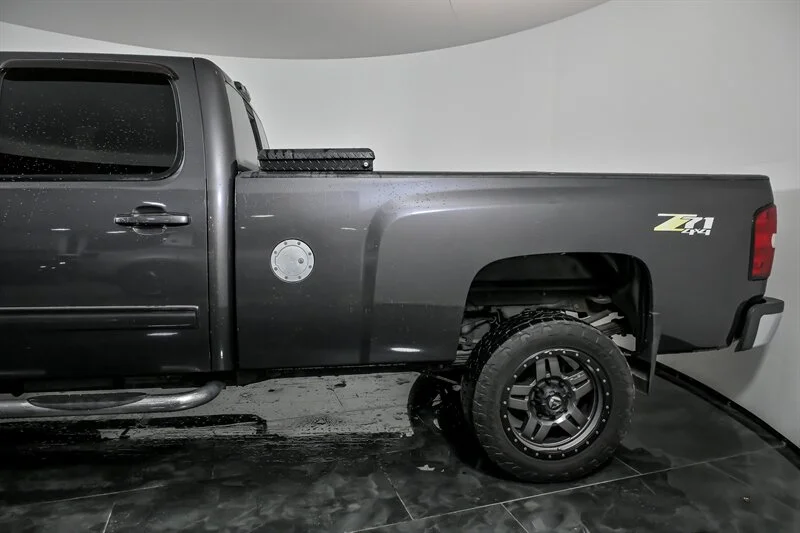 2011 Chevrolet Silverado 3500HD LTZ - Photo 7