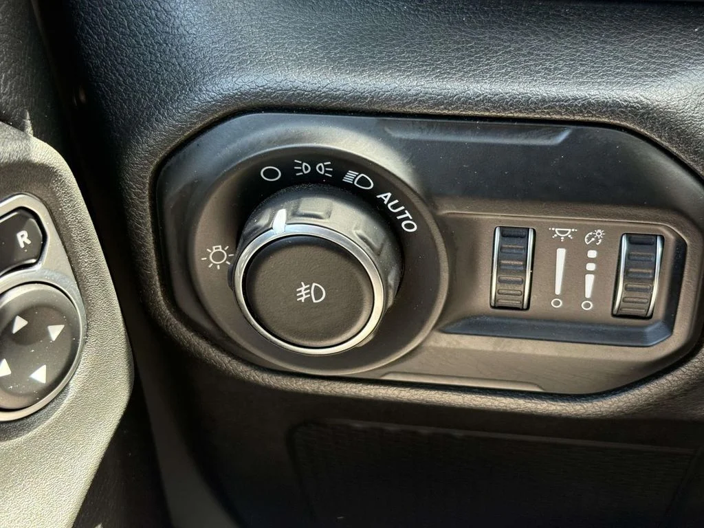 Used 2021 Gray Jeep Unlimited Sahara image 27