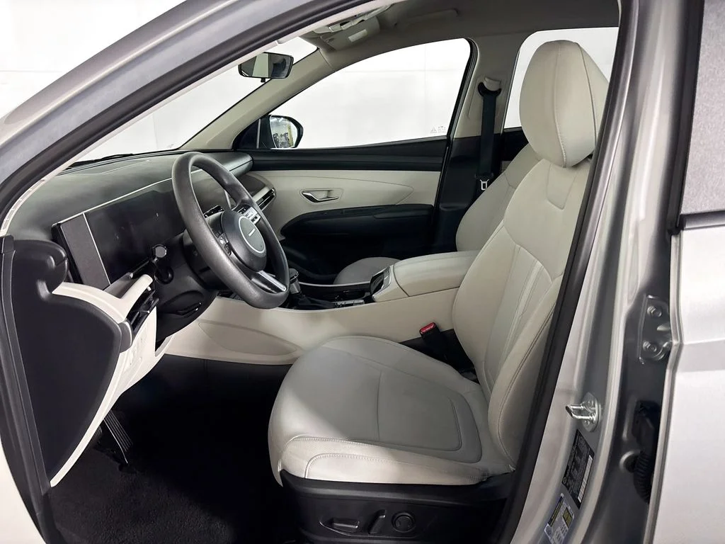 Used 2025 Silver Hyundai SEL image 11
