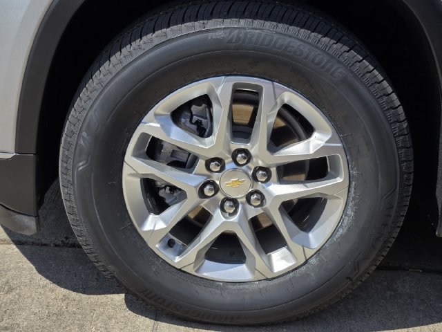 Used 2021 SILVER ICE METALLIC Chevrolet LT Cloth image 10