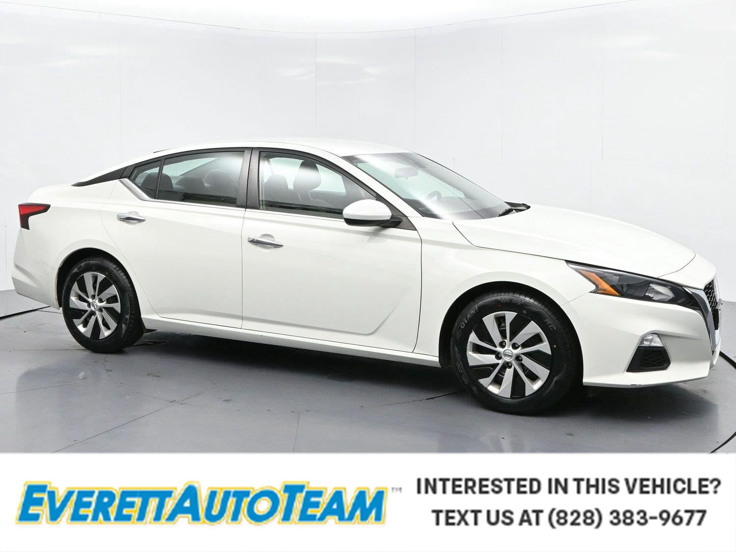 Used 2022 Glacier White Nissan 2.5 S image 1
