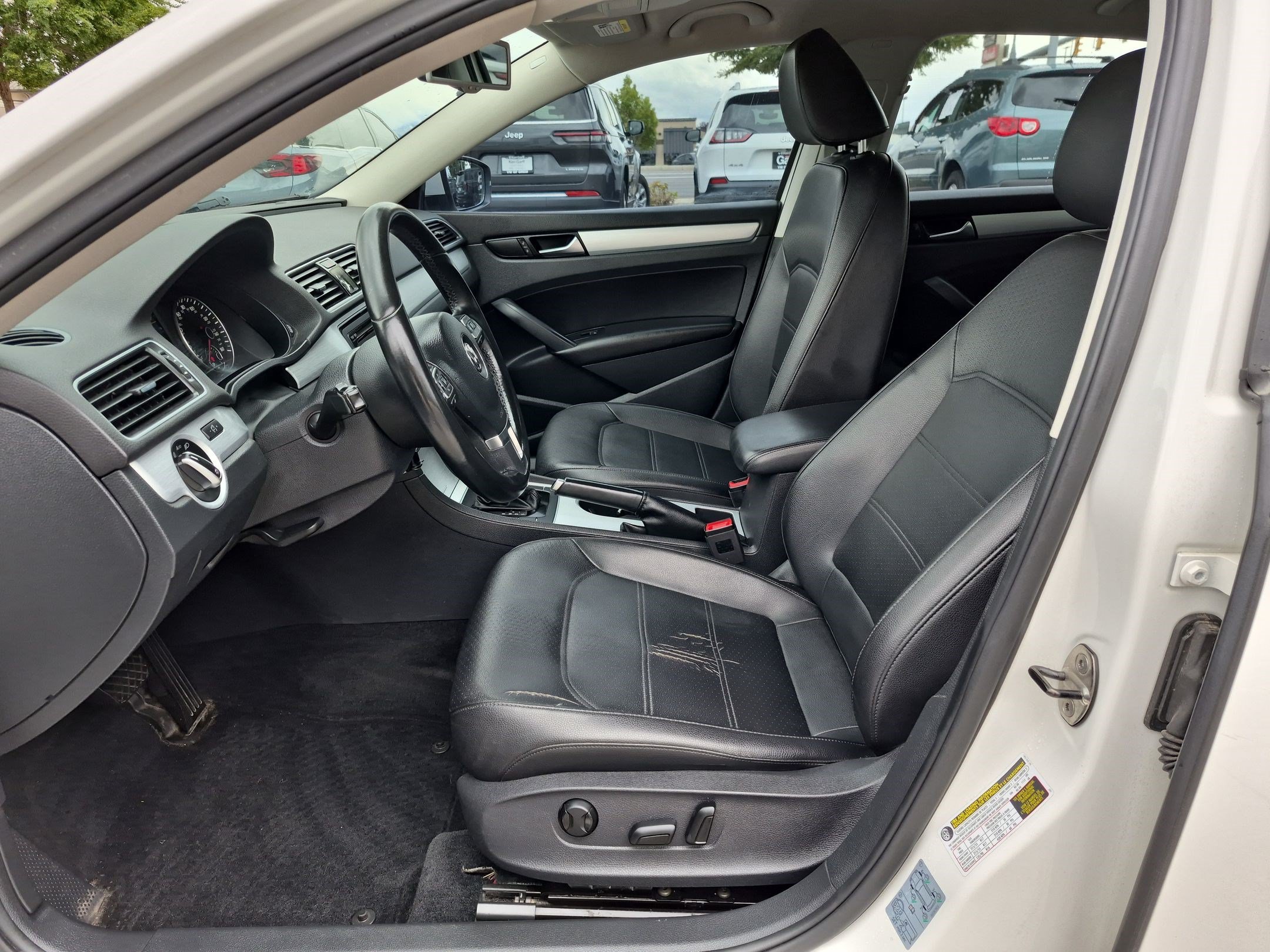 Used 2013 Candy White Volkswagen 2.5 SE image 14