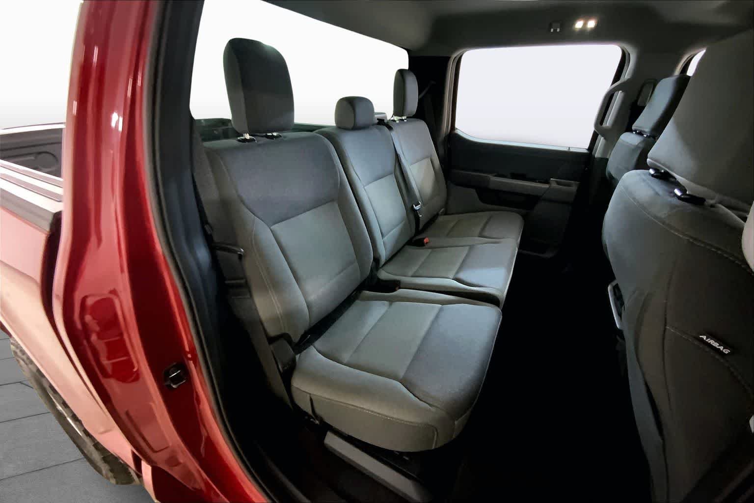 Used 2025 Rapid Red Metallic Tinted Clearcoat Ford XLT image 27