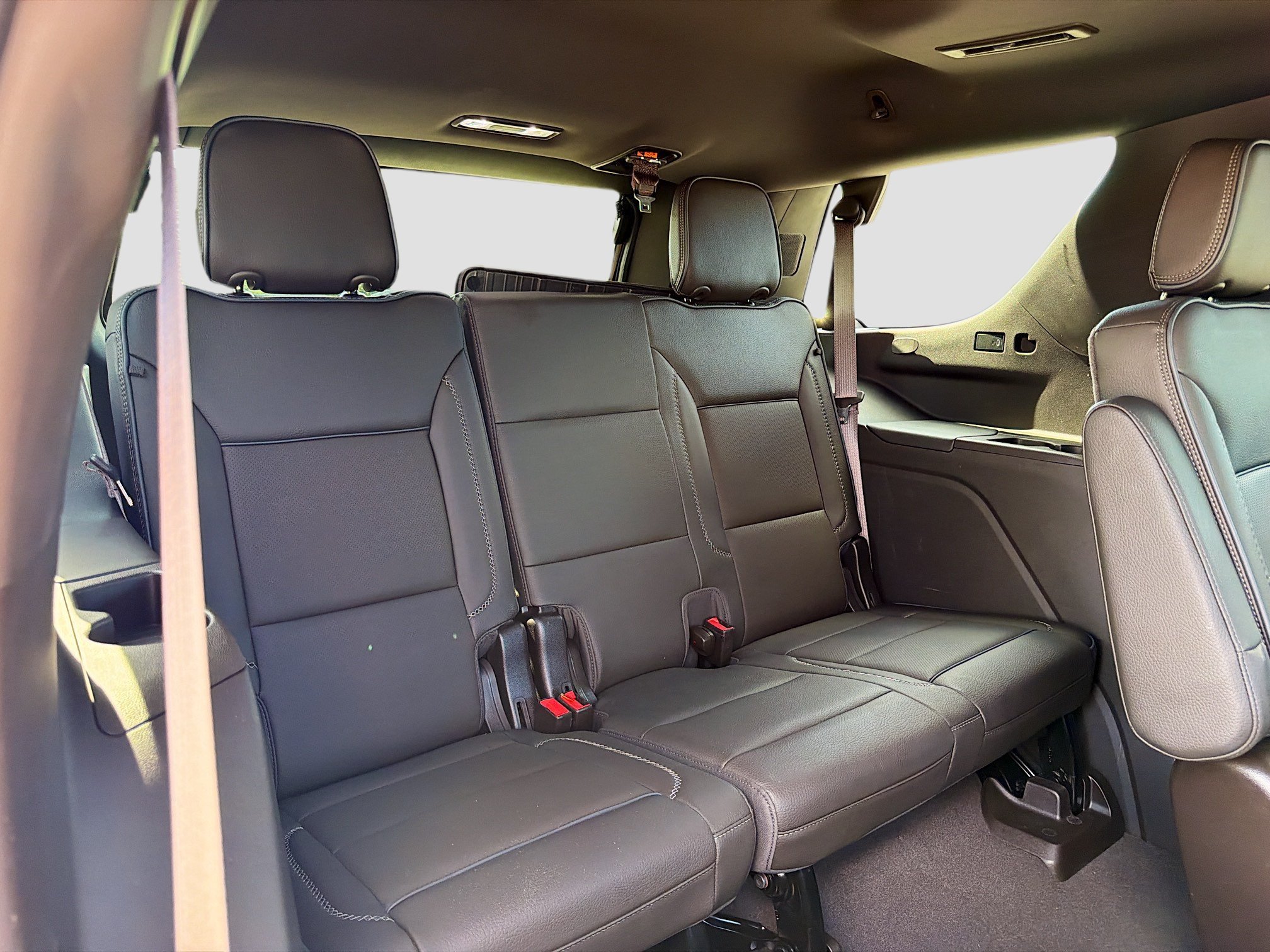 Used 2022 White Frost Tricoat GMC Denali image 22