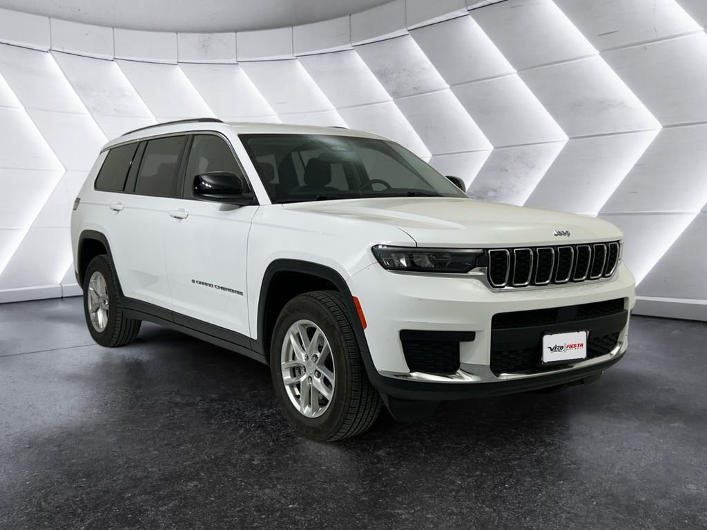Used 2023 White Jeep Laredo image 1