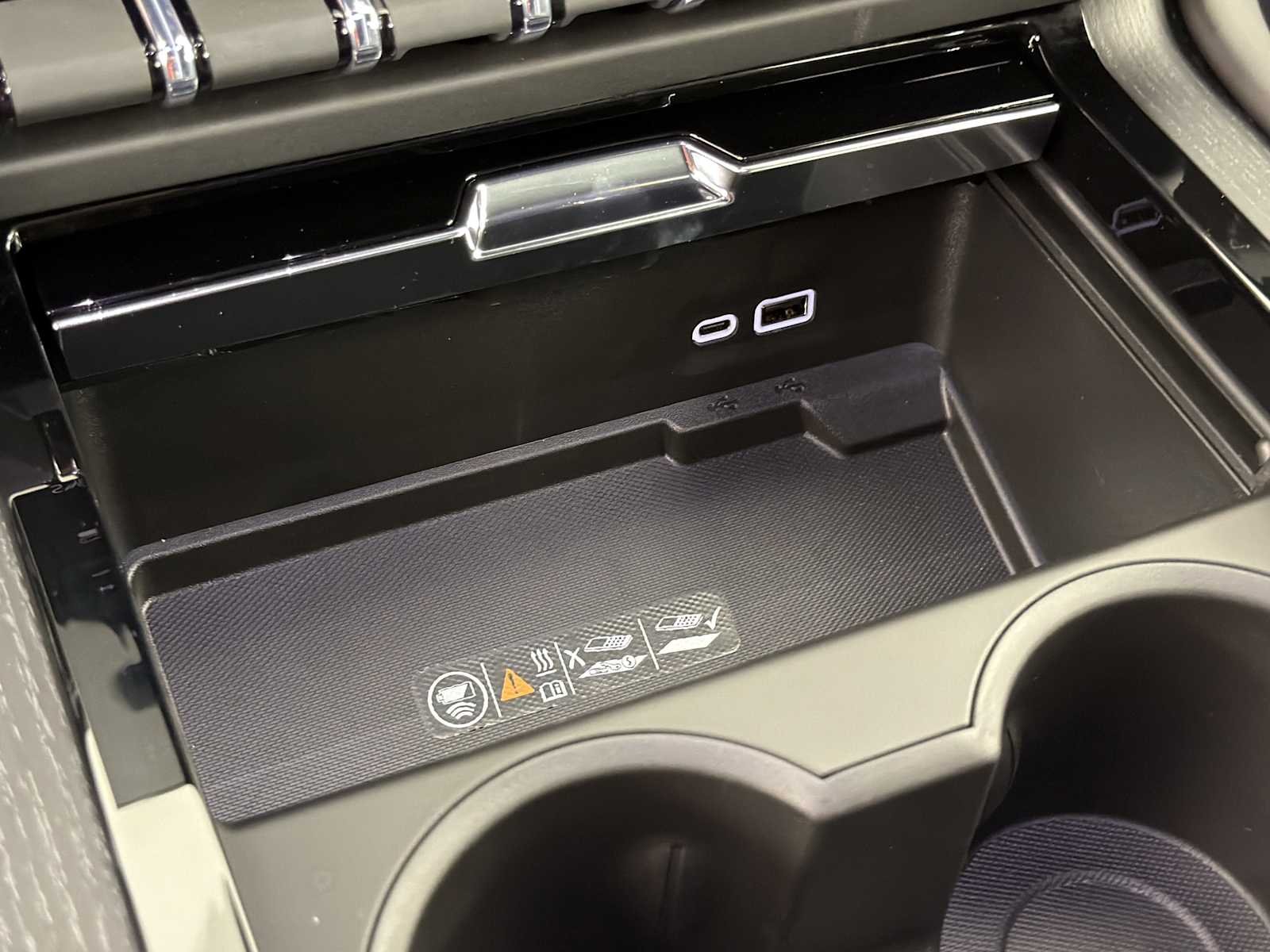 2026 GMC Yukon AT4 Ultimate - Photo 17