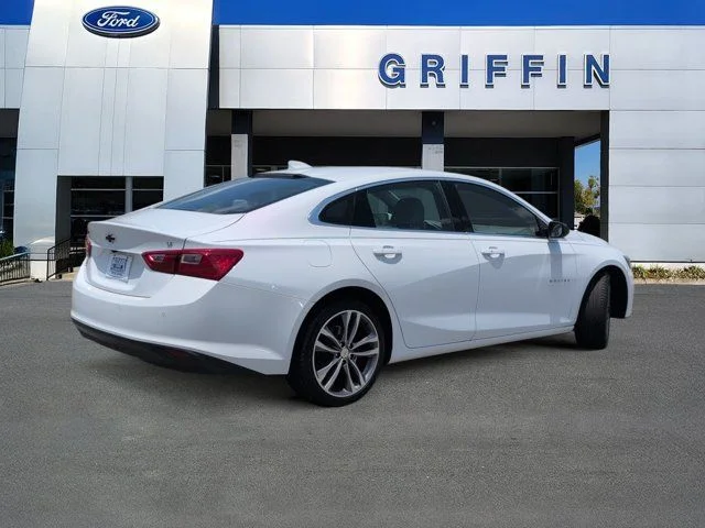 Used 2025 Summit White Chevrolet LT image 4