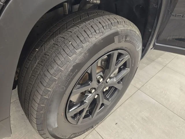 Used 2024 Diamond Black Jeep Altitude X image 39